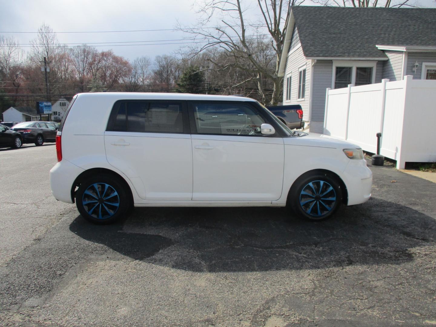 2009 WHITE Scion xB (JTLKE50E391) , AUTOMATIC transmission, located at 540a Delsea Drive, Sewell, NJ, 08080, (856) 589-6888, 39.752560, -75.111206 - Photo#9